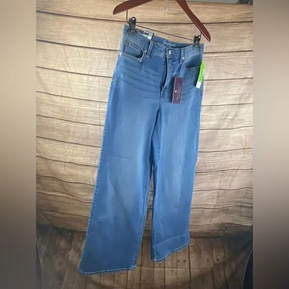 Ladies NWT size 8 average fit overall slimming jeans by Gloria Vanderbilt - Picture 4 of 13